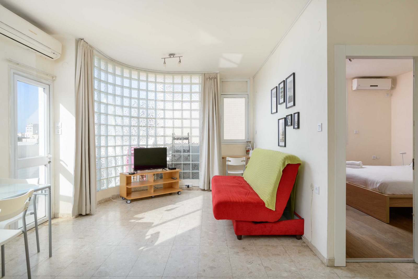Краткосрочная аренда: Квартира 2 комн. !price$ в сутки, Тель-Авив