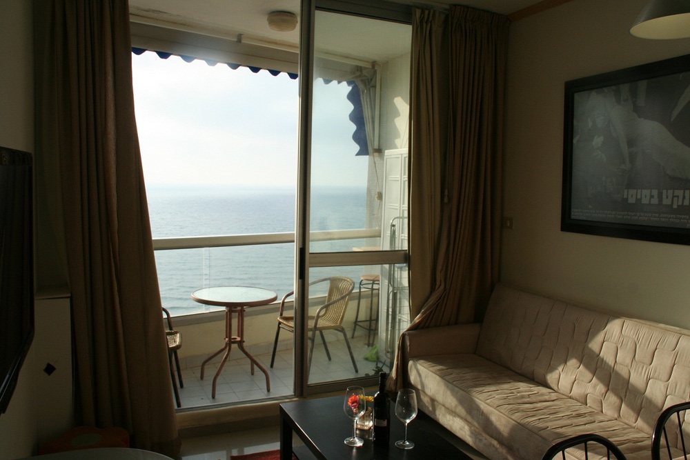 гостиная с видом на море, Бат-Ям
