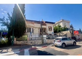 דירת גן להשכרה 2 חדרים 3,500₪ בחודש