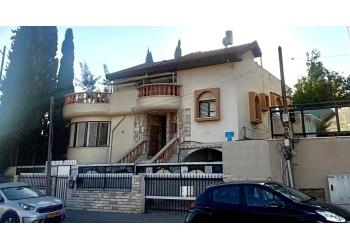 Аренда: Квартира с участком 2 комн. 2,500₪ в месяц