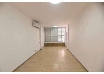 דירה להשכרה 3 חדרים 4,200₪ בחודש
